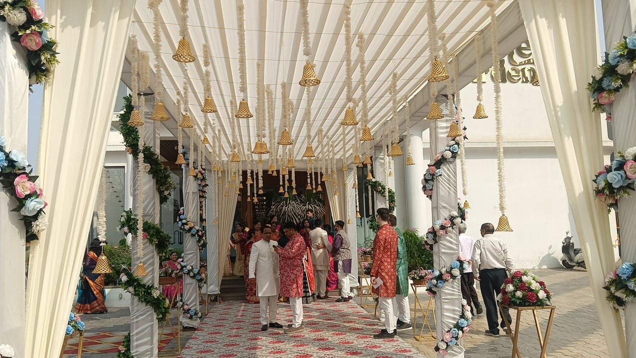 Gates Decor 11